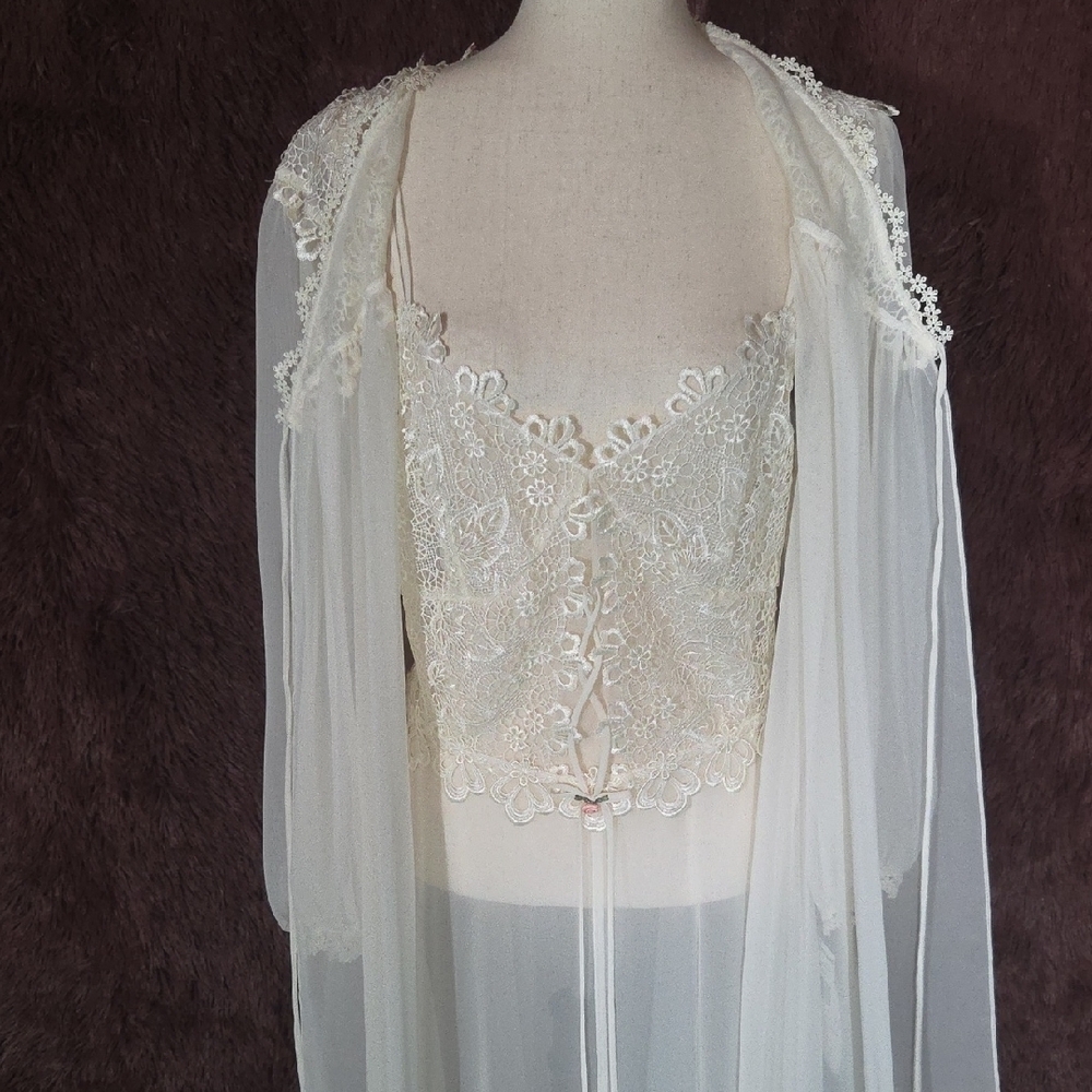 Cinema Etoile Elegant Ivory Lace Nightgown and Robe Set NWT